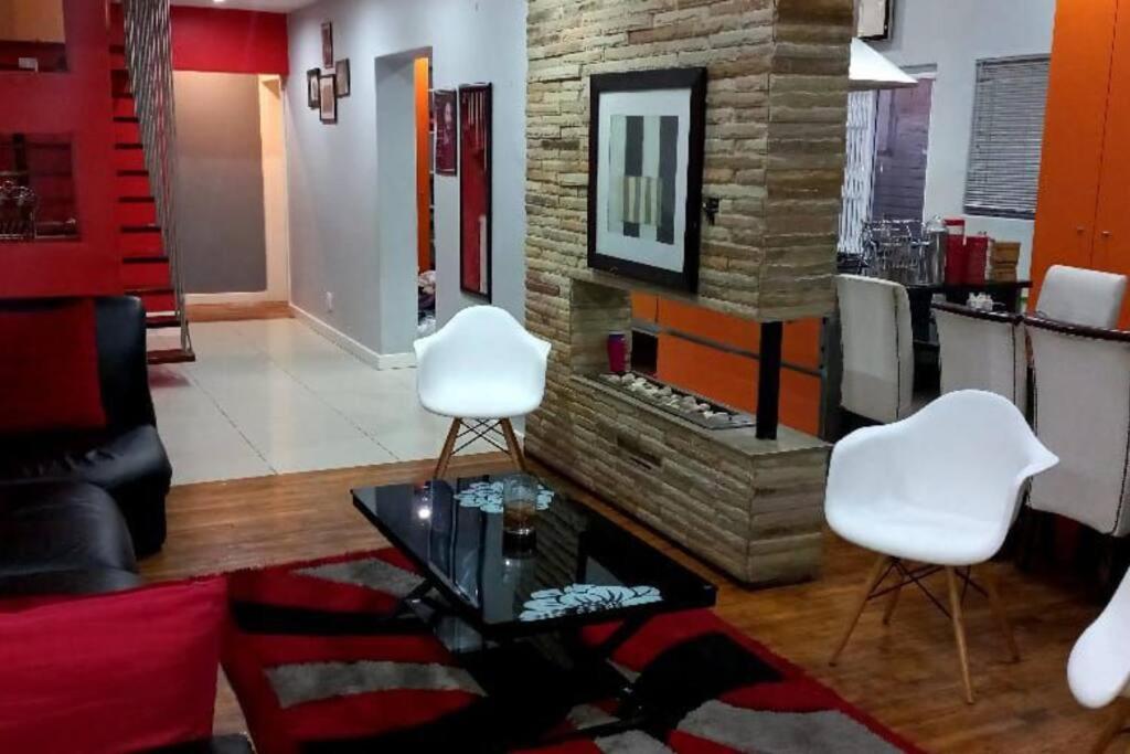 Spacious Holiday Home เคปทาวน์ ภายนอก รูปภาพ