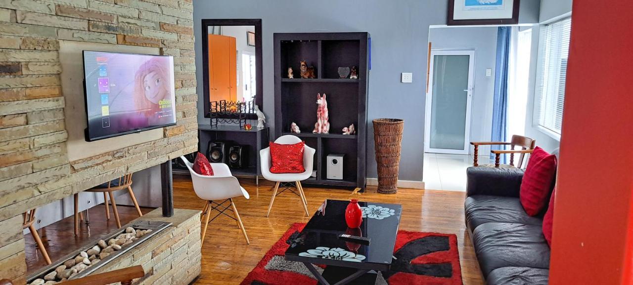 Spacious Holiday Home เคปทาวน์ ภายนอก รูปภาพ